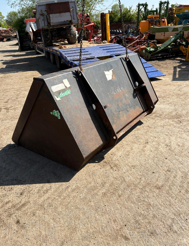 GRAIN BUCKET ON PIN & CONE