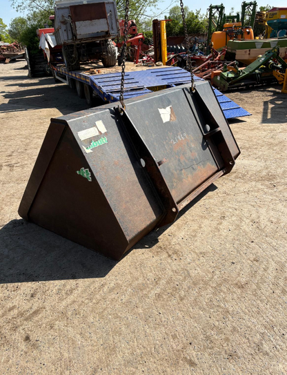 GRAIN BUCKET ON PIN & CONE