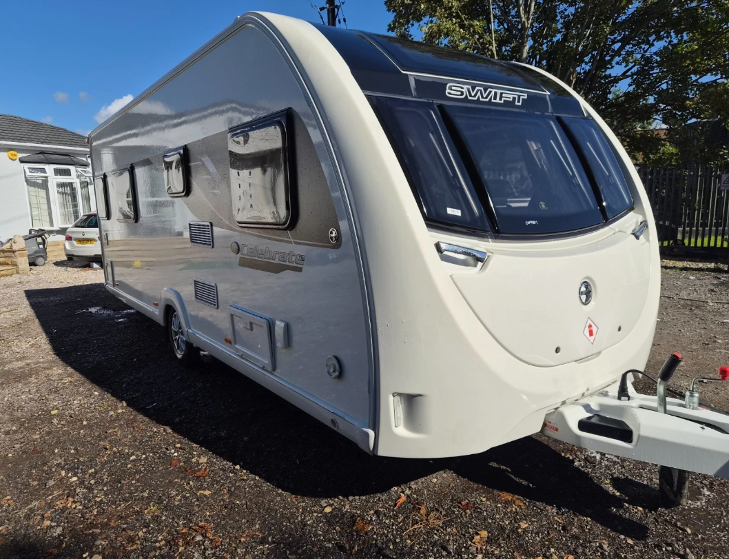 2023 SWIFT CELEBRATE 4SB FIXED TRANSVERSE ISLAND BED TOURING >>--NO VAT ON HAMMER--<<