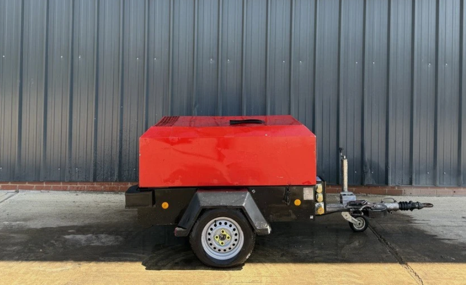2011 DOOSAN 7/31 E ROAD TOWABLE COMPRESSOR – 3.0 M³/MIN