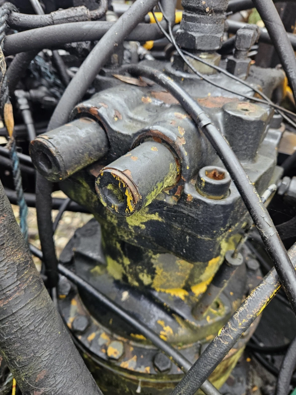 JCB JS200 / JS220 SLEW GEARBOX – 1997 SQUARE BACK BALLAST TYPE