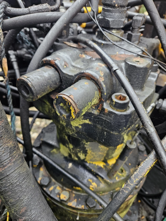 JCB JS200 / JS220 SLEW GEARBOX – 1997 SQUARE BACK BALLAST TYPE