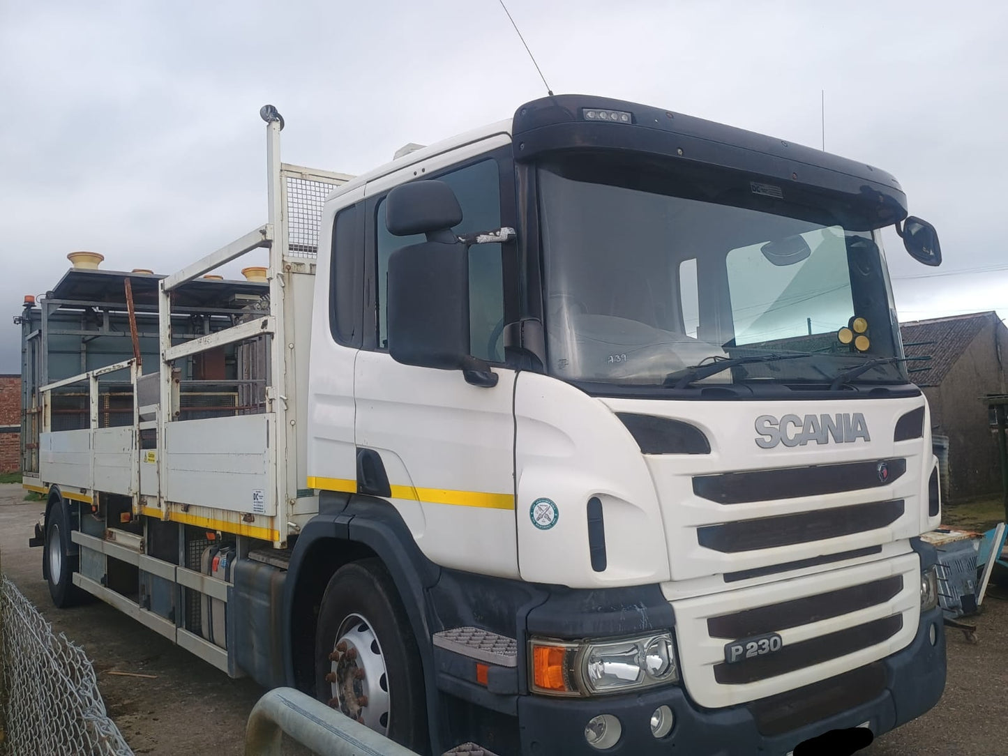 2013 SCANIA P230 4X2 9290CC DIESEL WHITE LORRY