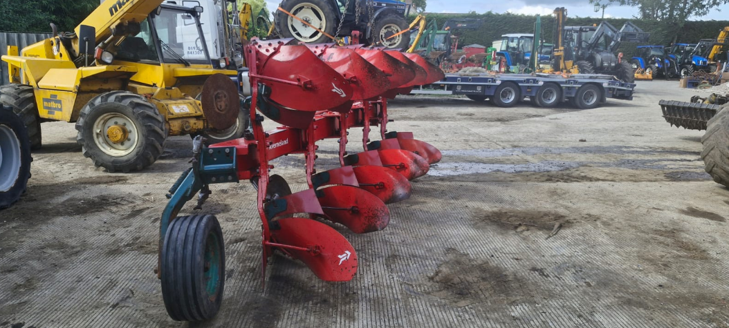 KVERNELAND 5-FURROW REVERSIBLE PLOUGH