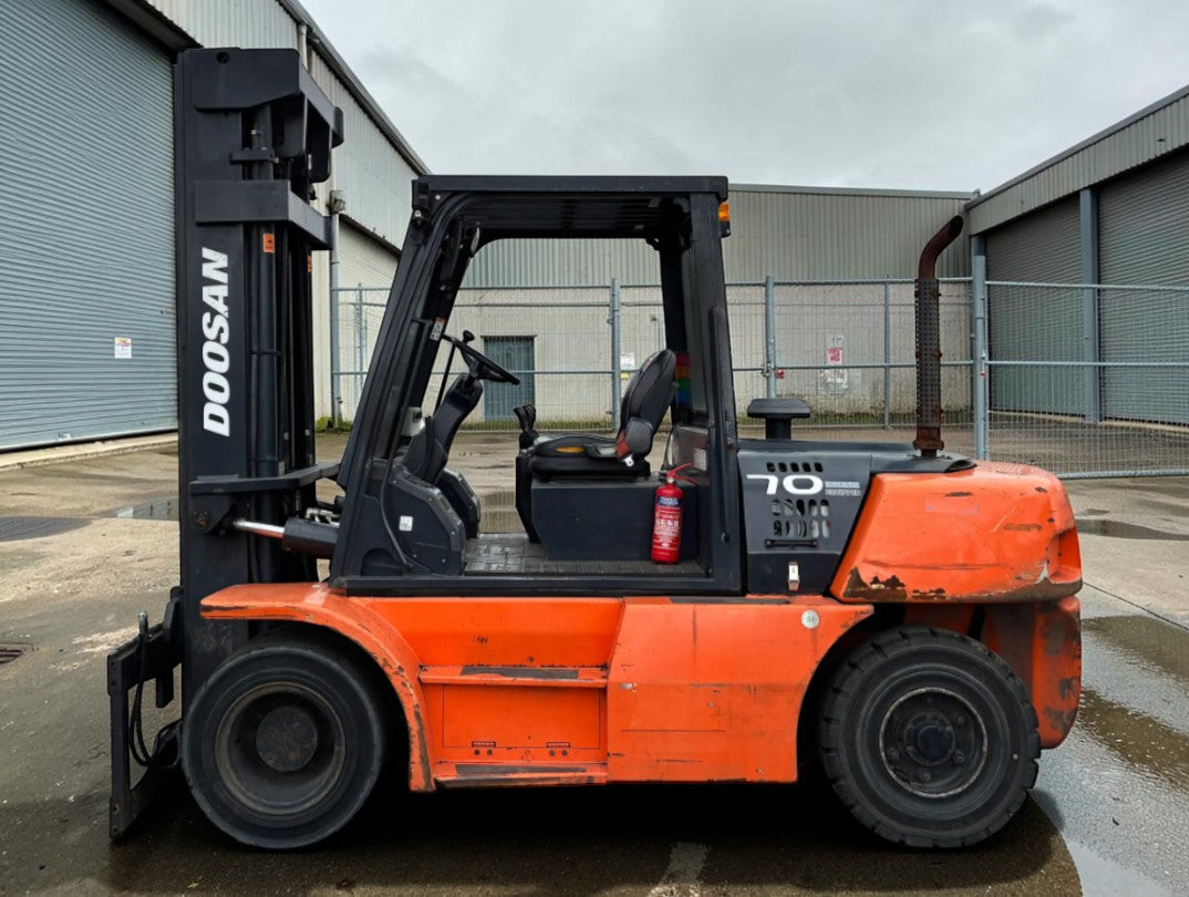 2013 DOOSAN D70S-5 7 TON DIESEL FORKLIFT