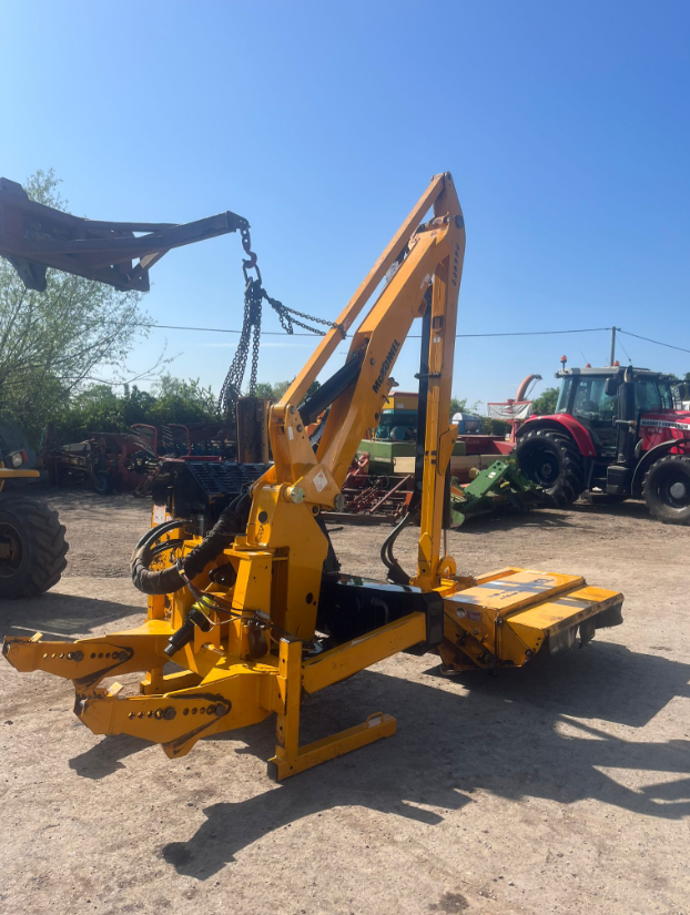 MCCONNEL PA6400 HEDGECUTTER WITH JOHN DEERE MOUNTING BRACKETS