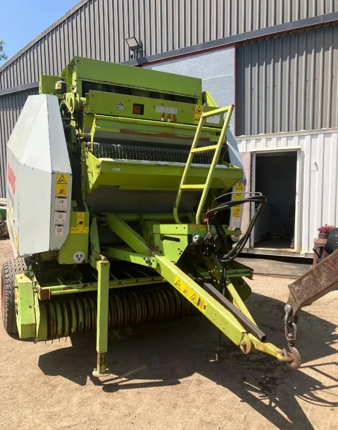 CLAAS VARIANT 260 ROUND BALER