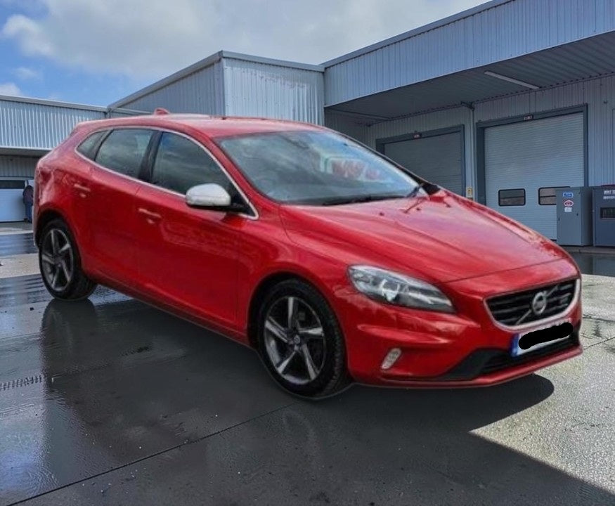 **(ONLY 81K MILEAGE)** 2014 VOLVO V40 R-DESIGN D3 AUTO 1984CC DIESEL AUTOMATIC HATCHBACK RED