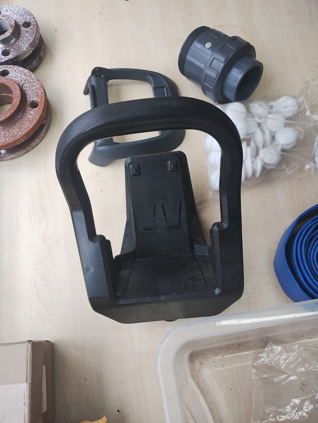 JOBLOT OF 5 - SWIMMING POOL+SPA ITEMS - HOSE , COVER CLIPS , BALL VALVE AND MORE