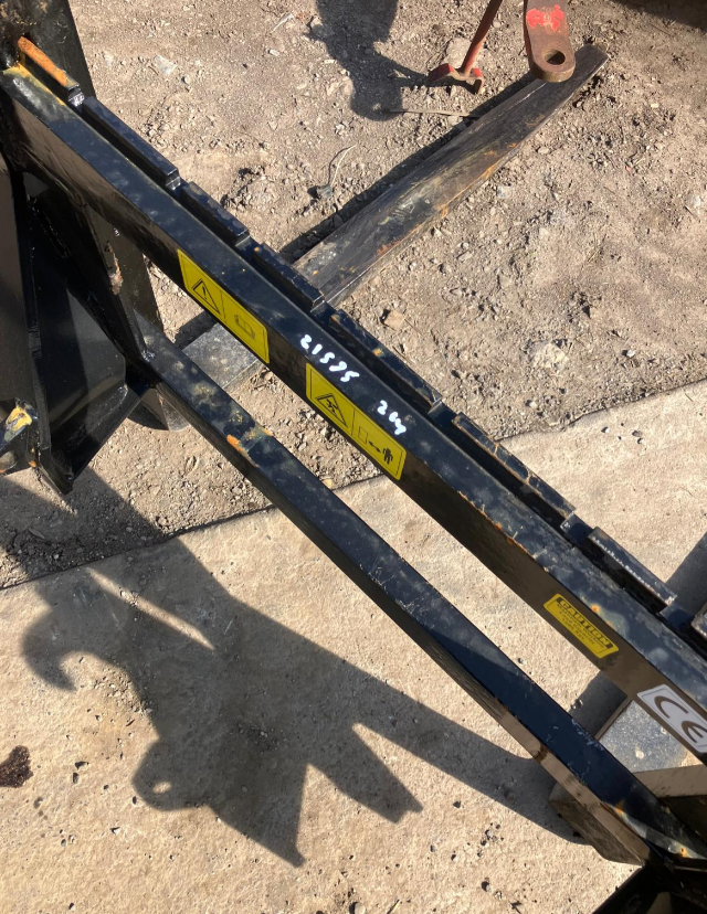 NEW PALLET FORKS ON EURO 8 BRACKETS