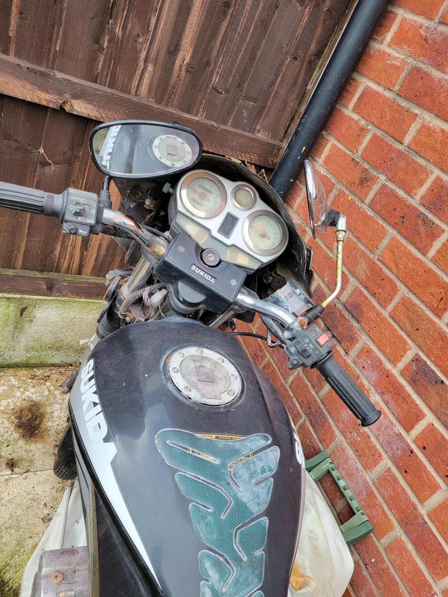 MOTOR BIKE SUKIDA PETROL 50 LADY OWNER