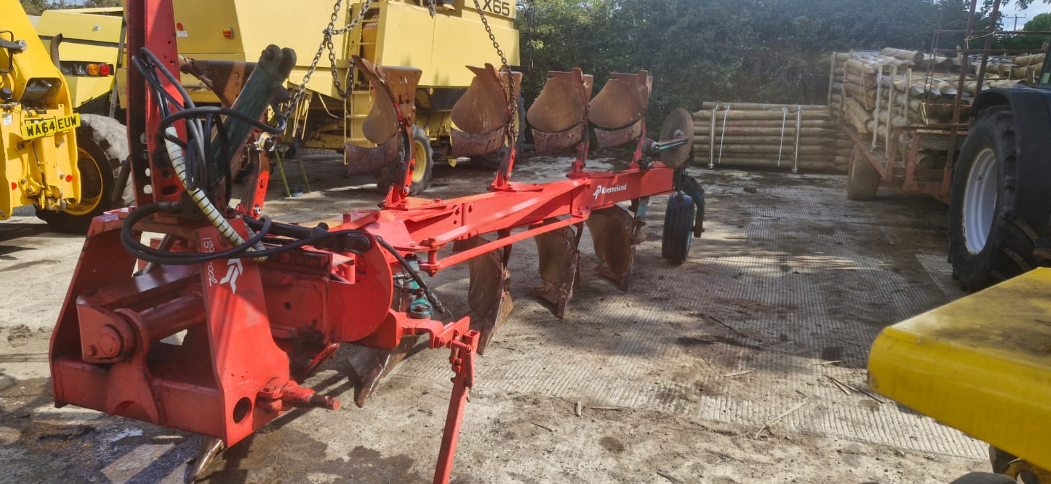 KVERNELAND 5-FURROW REVERSIBLE PLOUGH