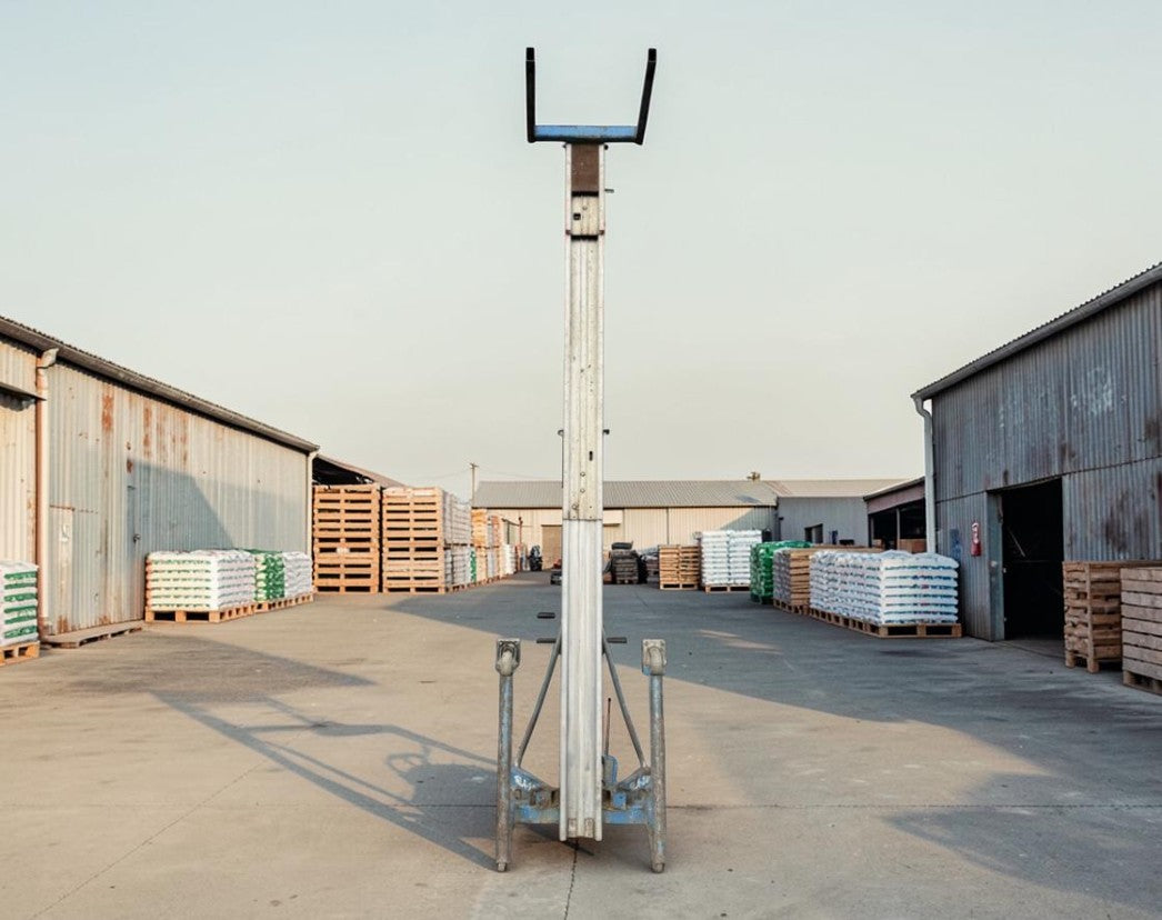 2017 GENIE SLA-10 MATERIAL LIFT