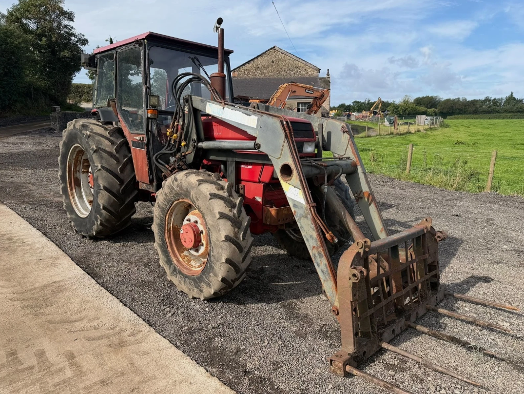 1993 CASE 895 – 4WD TRACTOR LOADER WITH QUICKE 2300 FRONT LOADER