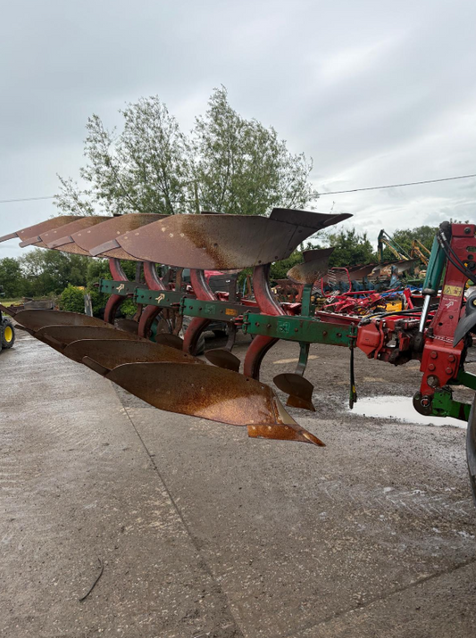 KVERNELAND FOUR FURROW AUTO RESET PLOUGH EM85-200