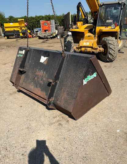 GRAIN BUCKET ON PIN & CONE