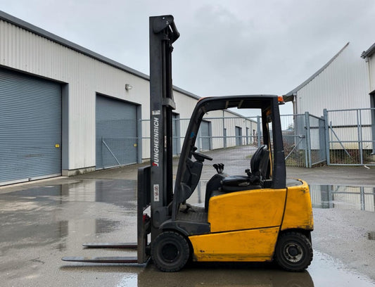 **(INCLUDES CHARGER)** 2006 JUNGHEINRICH EFG316K ELECTRIC FORKLIFT