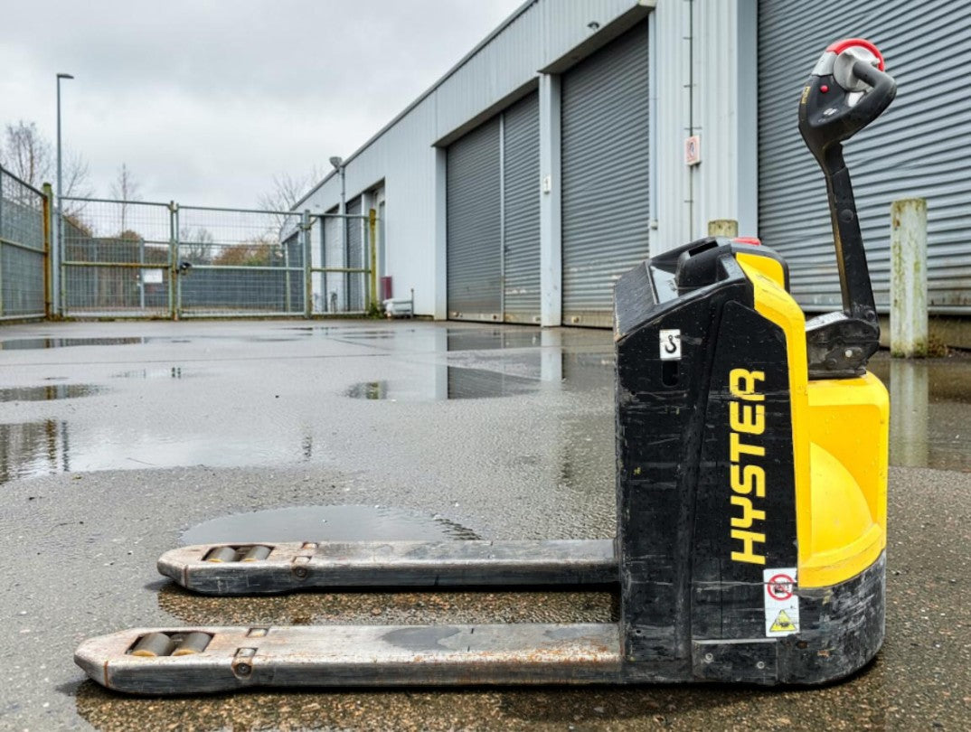 **(INCLUDES CHARGER)** 2020 HYSTER P1.6 1.6 TON ELECTRIC PALLET TRUCK