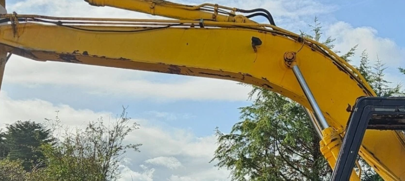 JCB JS200 / JS220 BOOM ARM – 80MM PINS