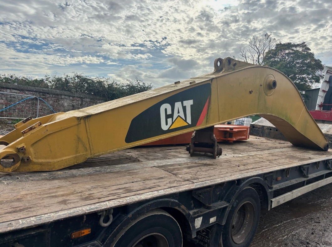 GENUINE CATERPILLAR CAT EXCAVATOR DIGGER BARE BOOM – NO HYDRAULIC RAMS