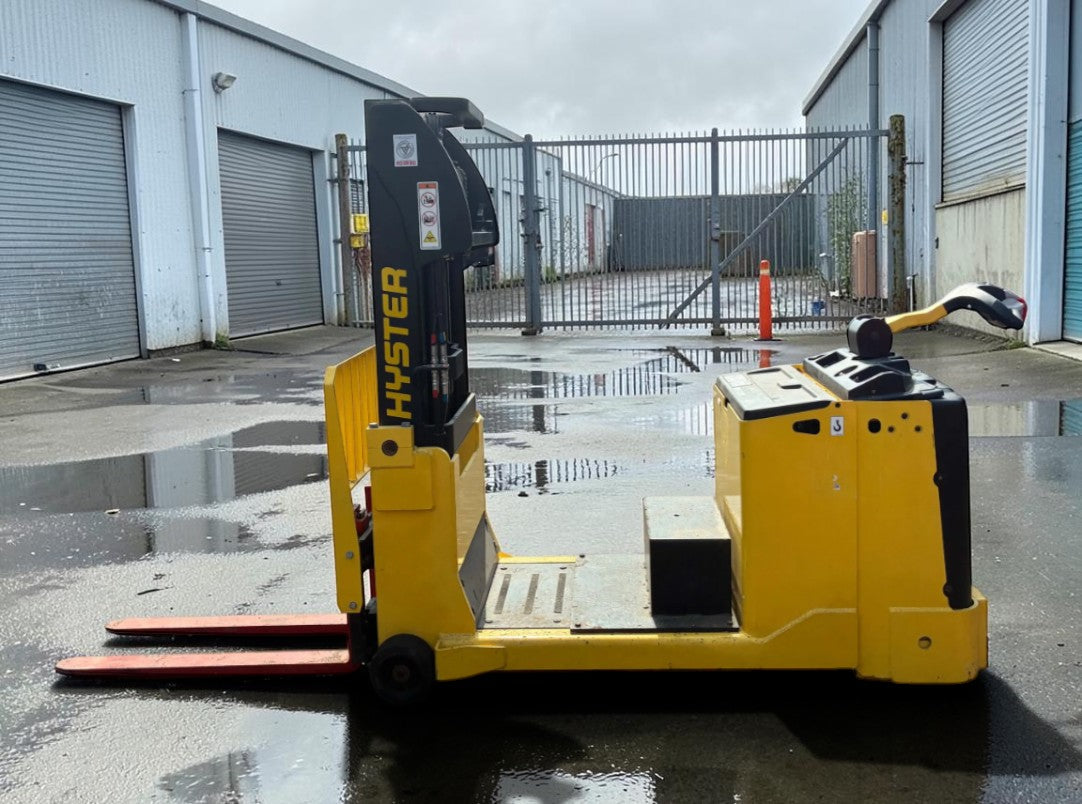 **(INCLUDES CHARGER)**2018 HYSTER S1.5C ELECTRIC FORKLIFT