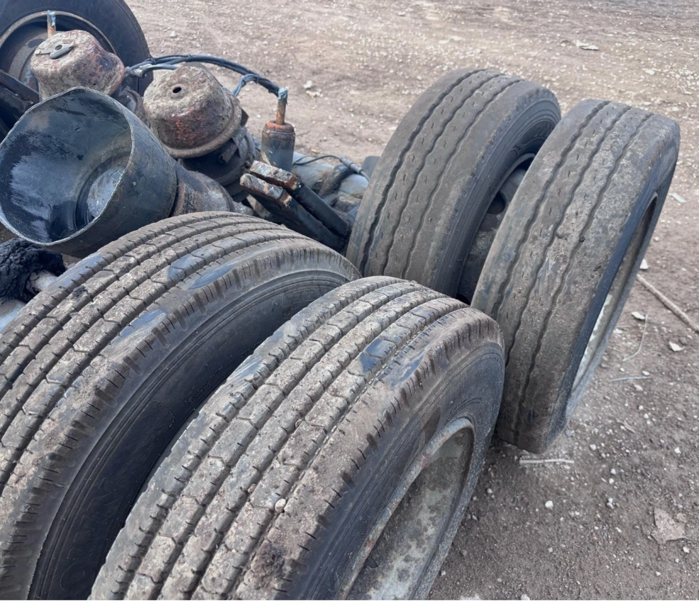 2 X ROR AXLES WITH DRUM BRAKES AND 215/75R17.5 TYRES – TRACTOR LOW LOADER TRAILER
