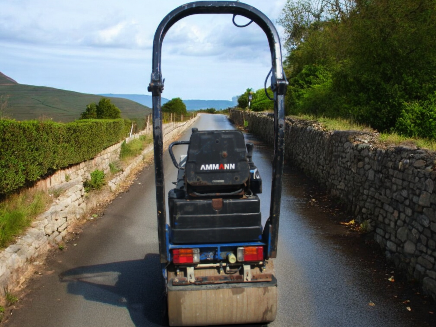 2011 AMMANN AV12-2 VIBRATING ROLLER