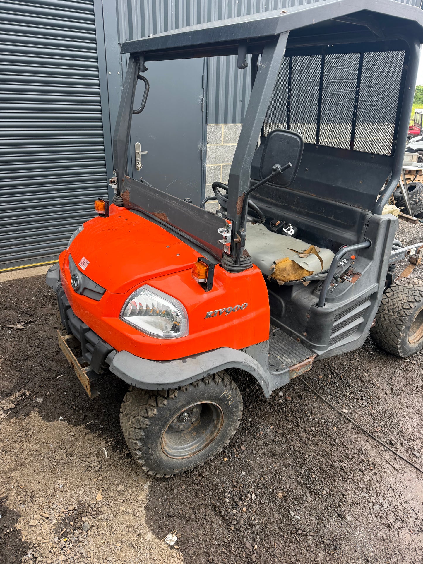 KUBOTA RTV900 GATOR ATV – DIESEL – HYDROSTATIC DRIVE – TIPPING RAM (BODY MISSING)