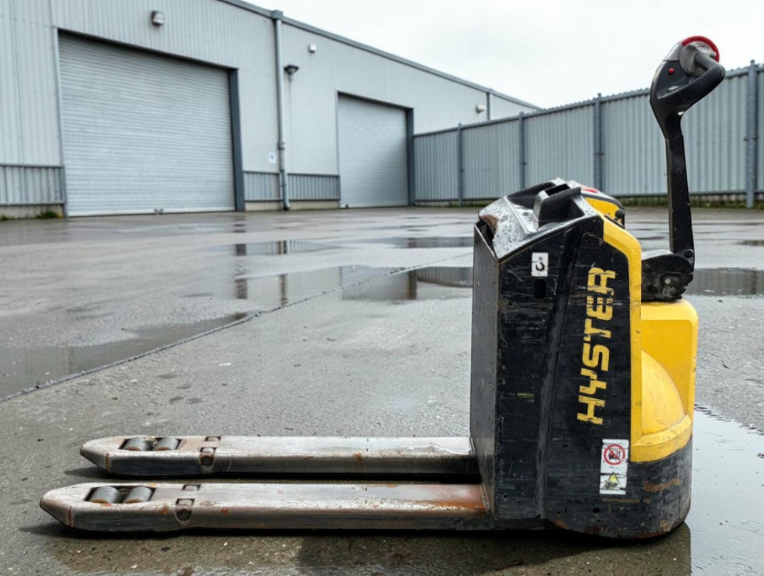 **(INCLUDES CHARGER)** 2020 HYSTER P1.6 1.6 TON ELECTRIC PALLET TRUCK