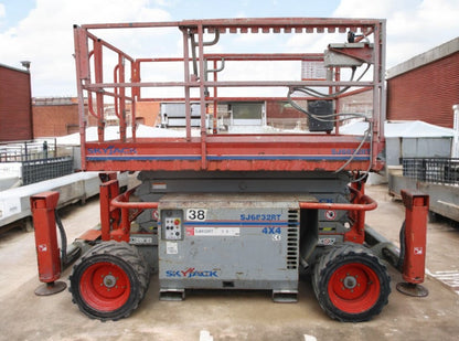 2011 SKYJACK SJ6832 SCISSOR LIFT