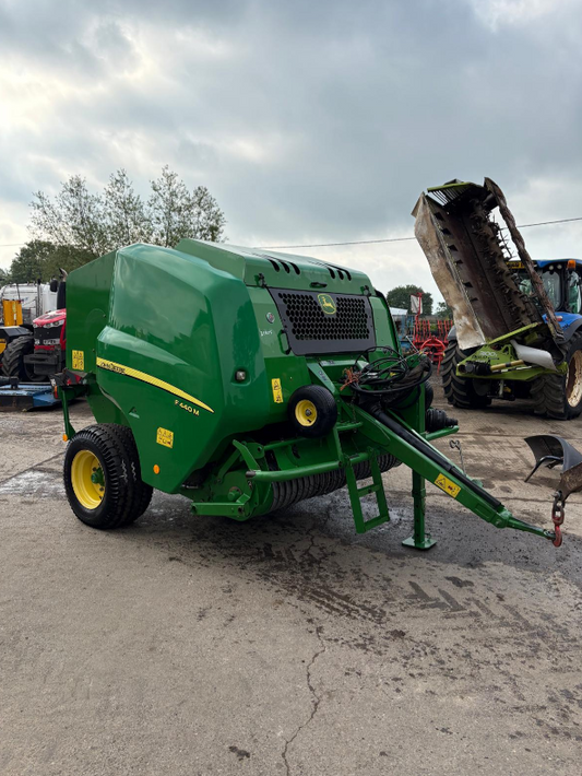 2014 JOHN DEERE F440M BALER