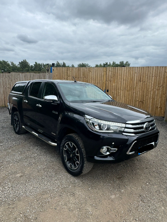 2017 TOYOTA HILUX INVINCIBLE X D-4D 4WD DCB 2.4 DIESEL MANUAL PICK UP BLACK