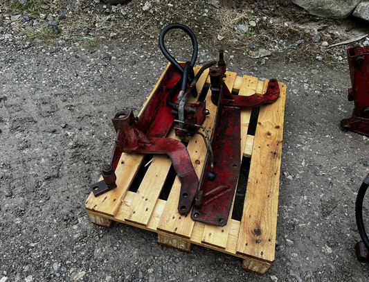 ALO CASE I/H FRONT LOADER WITH BRACKETS