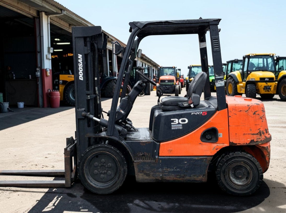 2016 DOOSAN D30S-5 DIESEL FORKLIFT SIDE SHIFT