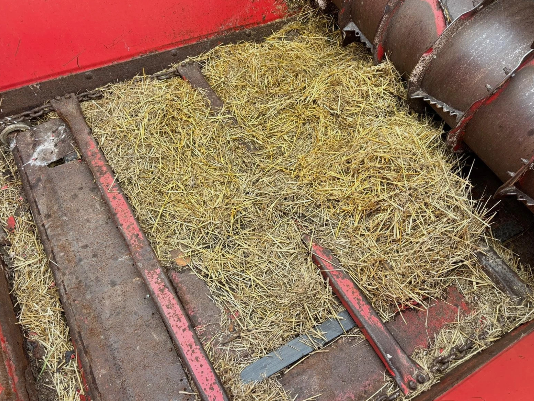 KVERNELAND TAARUP 853 STRAW CHOPPER / BEDDER FEEDER