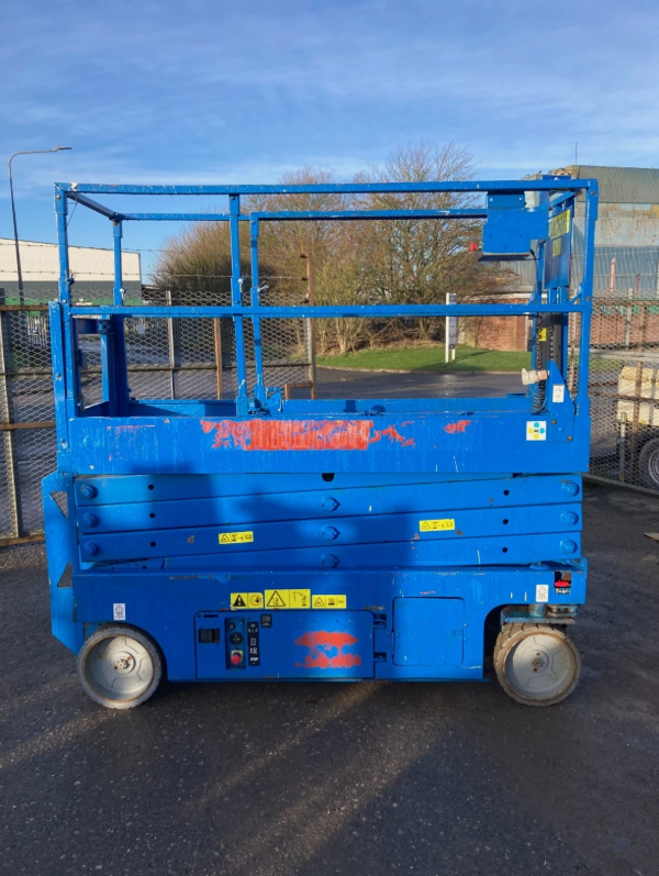 2006 GENIE GS 2632 / 3226 SCISSOR LIFT (CHERRY PICKER)