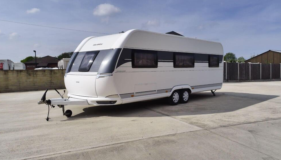 2021 HOBBY 650 PRESTIGE CARAVAN – FIXED BED | END LOUNGE >>--NO VAT ON HAMMER--<<