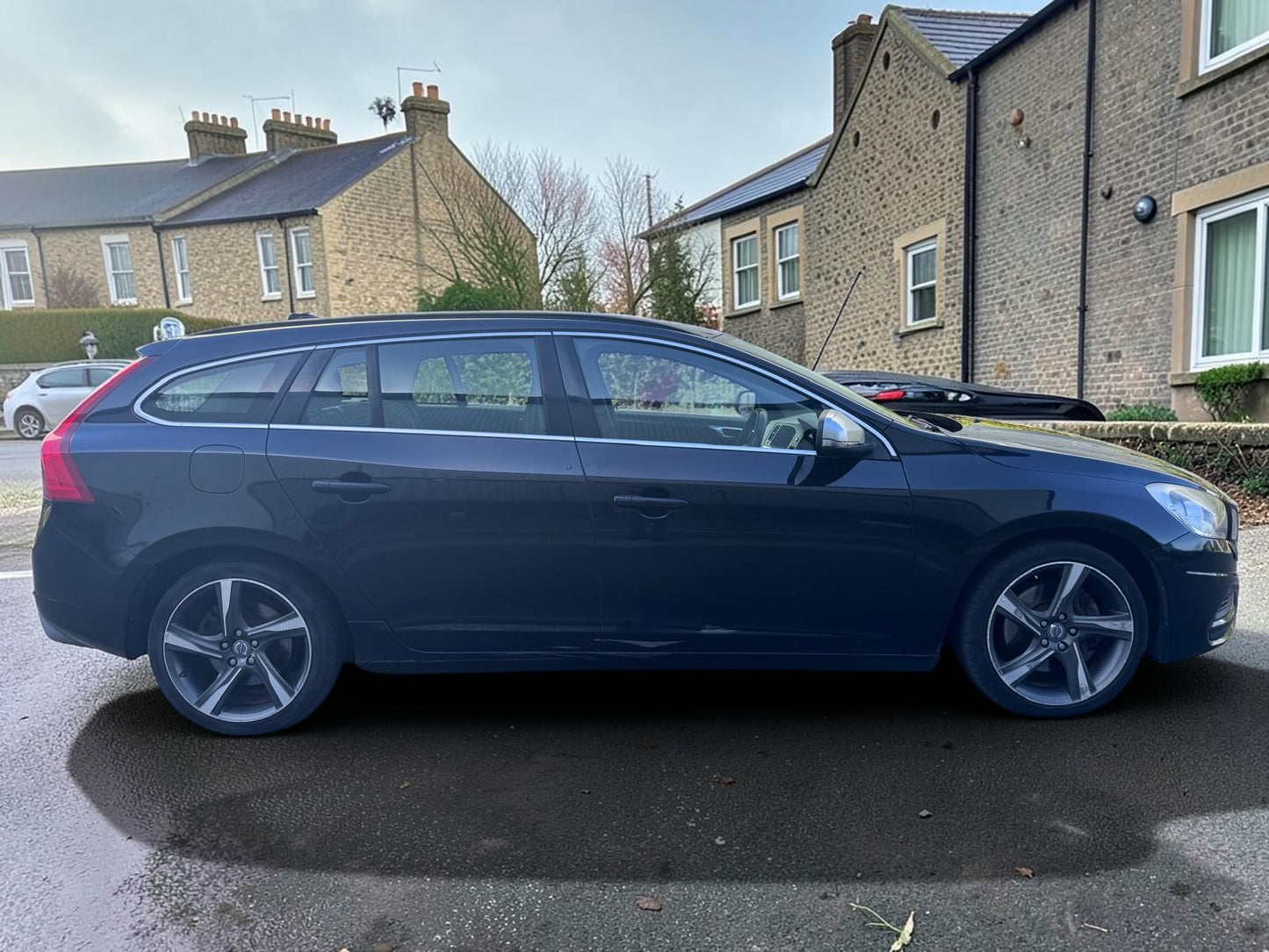 2011 VOLVO V60 R-DESIGN D5 AUTO 2400CC DIESEL BLACK ESTATE >>--NO VAT ON HAMMER--<<