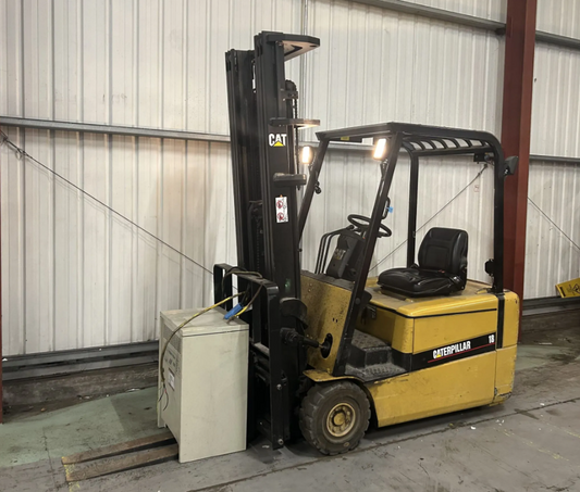 **(INCLUDES CHARGER)** 2000 CAT EP18KT ELECTRIC FORKLIFT TRUCK 1,800KG