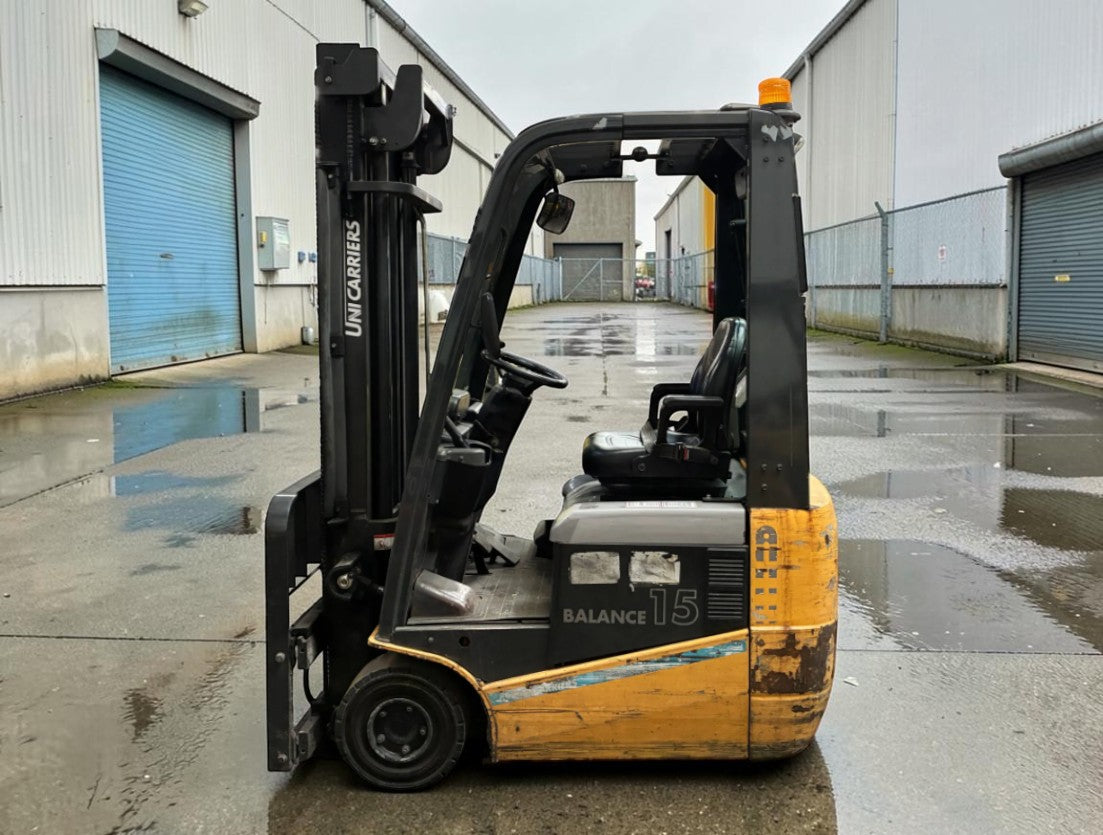 **(INCLUDES CHARGER)** 2014 UNICARRIERS AS1N1L15T FORKLIFT