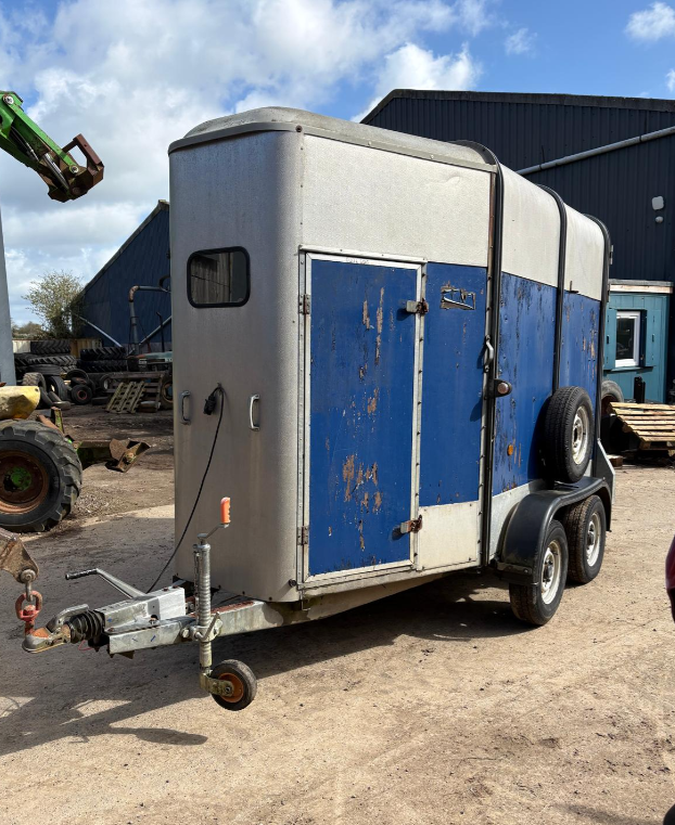 IFOR WILLIAMS HORSEBOX TRAILER