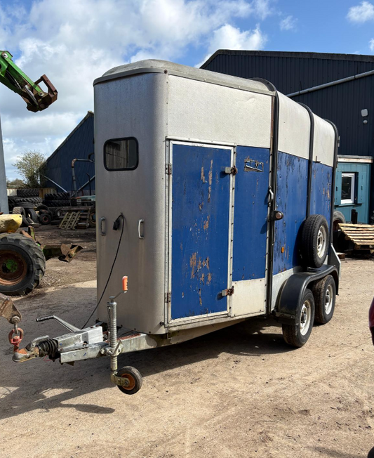 IFOR WILLIAMS HORSEBOX TRAILER