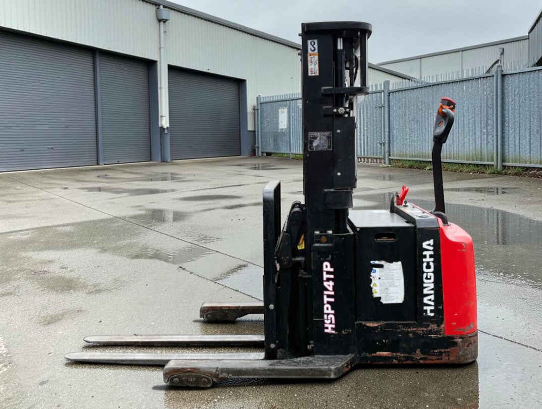 **(INCLUDES CHARGER)** 2019 HANGCHA HSPT14P 1.4 TON ELECTRIC PALLET TRUCK