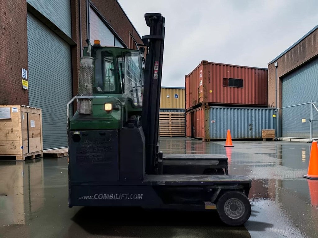 **(INCLUDES CHARGER)**2009 COMBILIFT C4000 ELECTRIC FORKLIFT