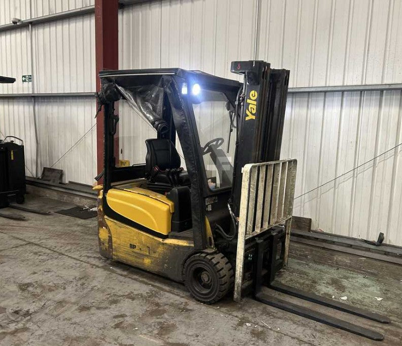 **(INCLUDES CHARGER)** YALE ERP18VT ELECTRIC FORKLIFT 2018 – 1800KG / 9000 HRS