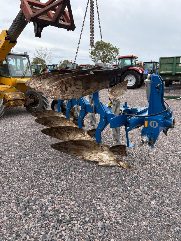 OVERUM CX4975, 4 FURROW PLOUGH