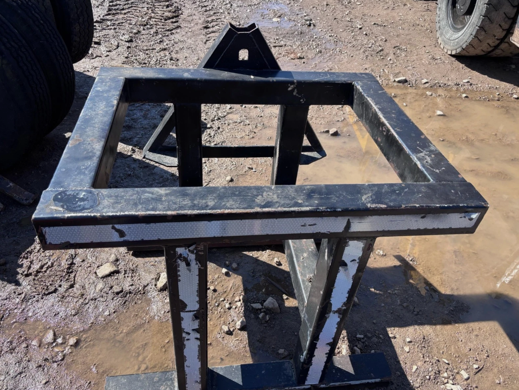QUICKFENCER FENCING ATTACHMENT / TOOL CARRIER