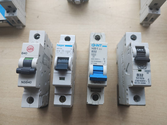 JOBLOT OF BRAND NEW RELAYS - FINDER , HANGER ,MK AND MORE - JOBLOT OF 8
