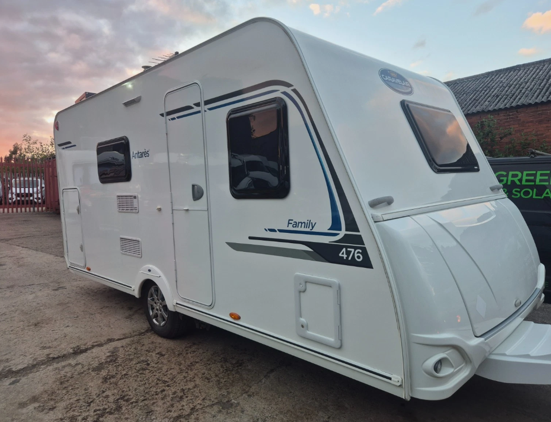 2018 CARAVELAIR ANTARÈS 476 FAMILY 6-BERTH TOURING CARAVAN >>--NO VAT ON HAMMER--<<