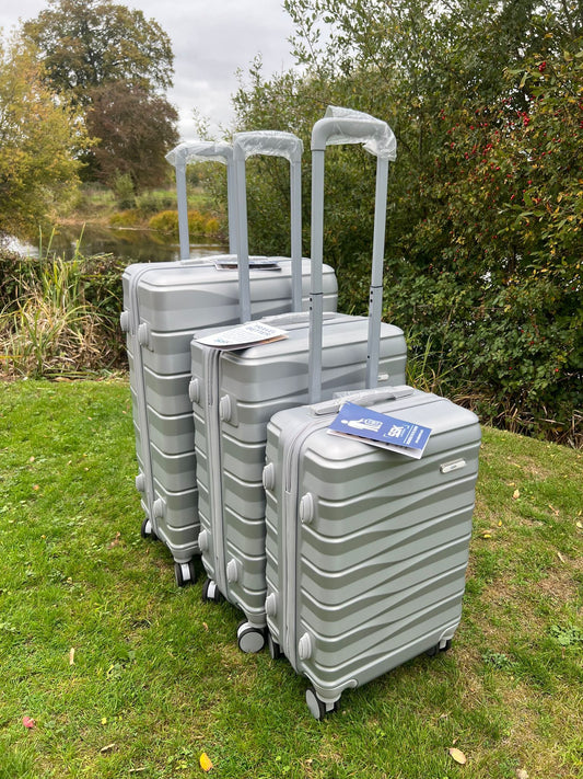 BULK LOT X5 SILVER 3 PIECE LUGGAGE SETS – LIGHTWEIGHT 360° SPINNER SUITCASES – BRAND NEW